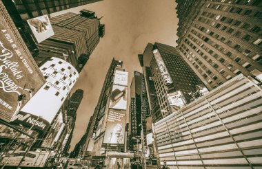 NEW YORK ŞEHRİ - 30 Kasım 2018: Times Meydanı ilanları ve geceleri reklamlar