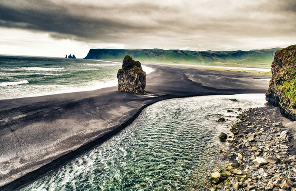 Reynisfjara Black Beach Pochmurny Letni Poranek Islandia — Zdjęcie stockowe