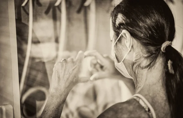 Worried Female Looking Window Wearing Mask Coronavirus Outbreak Concept Window — Stock Photo, Image