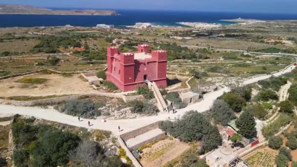 Luchtfoto van St Agatha Red Tower in Malta — Stockvideo