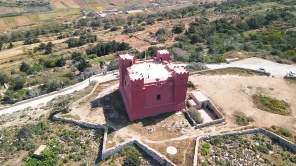 Widok z lotu ptaka na Czerwoną Wieżę św. Agaty na Malcie — Wideo stockowe