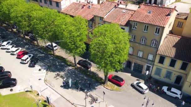 Widok z lotu ptaka na Lucca w sezonie wiosennym, Toskania - Włochy — Wideo stockowe