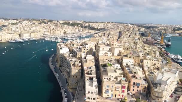 Luftaufnahme der antiken Stadtlandschaft von Senglea auf Malta — Stockvideo