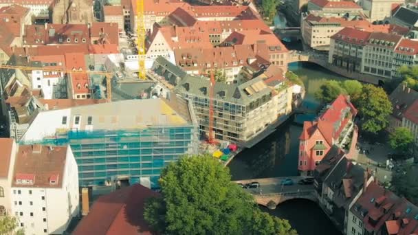 Vista panorámica aérea de la ciudad medieval alemana de Nurnberg desde el dron — Vídeo de stock