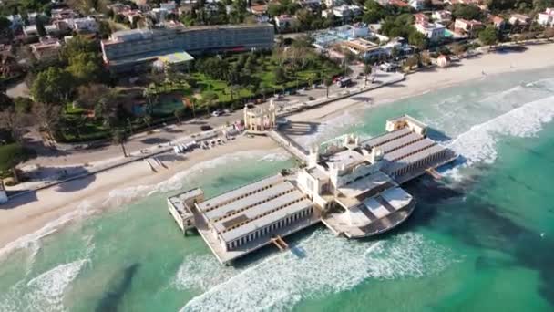 Vista aérea de la costa de Mondello y el balneario en Palermo, Italia — Vídeos de Stock