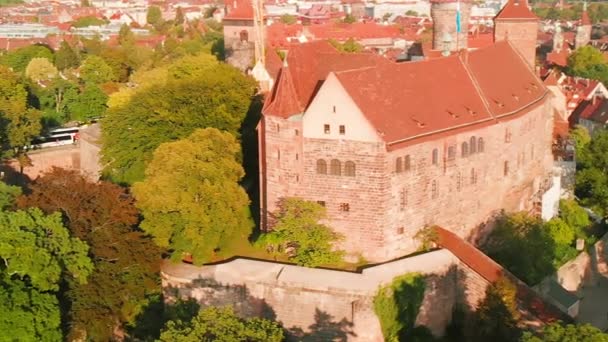 德国努尔伯格。夏至日落时城市中世纪建筑的空中景观 — 图库视频影像