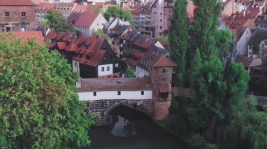 Nurnberg ortaçağ Alman kasabasının insansız hava aracından panoramik görüntüsü.