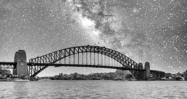 Sydney Harbour Köprüsü Nün Panoramik Görüntüsü Yıldızlı Bir Gecede Yeni — Stok fotoğraf