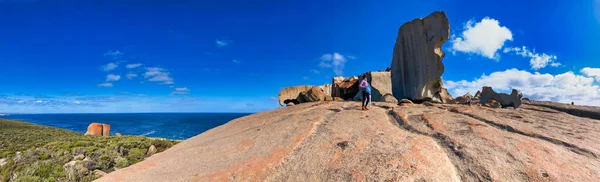 Woman Daughter Visit Remarkable Rocks Kangaroo Island Panoramic View — ストック写真