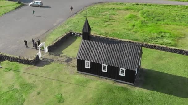 Den Svarta Kyrkan Budir Island Flygfoto Vid Solnedgången Från Drönaren — Stockvideo
