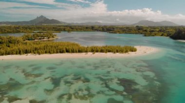 Mauritius, Benitiers Adası 'nın insansız hava aracı görüntüsü..