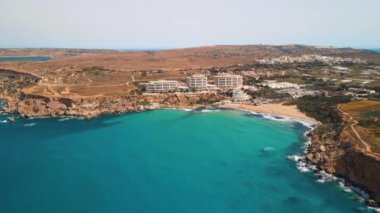 Malta 'daki Cennet Koyu' nun havadan görüntüsü.