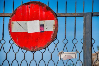 No access road sign at a fence.