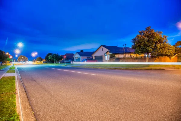 Schöne Straße Einer Stadt Auf Der Halbinsel Coromandel Bei Nacht — Stockfoto
