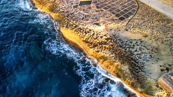 Flygfoto Över Salt Pans Gozo Xwejni Bay Vid Solnedgången — Stockfoto