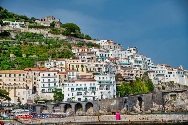 Positano Italien Juni 2021 Stadtküste Und Gebäude Einem Sonnigen Tag — Stockfoto