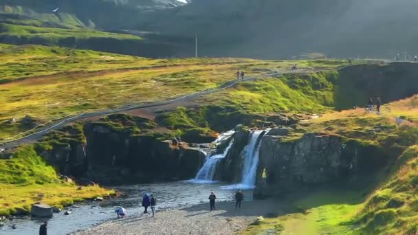 Kirkjufell Καταρράκτες Εναέρια Θέα Ισλανδία Κατά Θερινή Περίοδο — Αρχείο Βίντεο