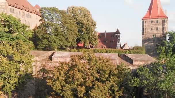 德国努尔伯格 夏至日落时城市中世纪建筑的空中景观 — 图库视频影像