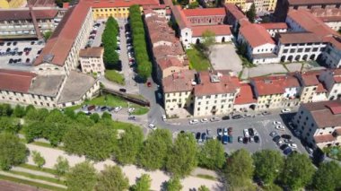 Lucca şehrinin bahar mevsiminde hava manzarası, Toskana - İtalya.