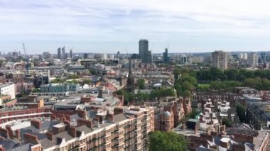 Bulutlu bir günde Londra 'nın gökyüzü manzarası, İngiltere.