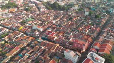 Malezya, İHA 'dan Malacca' nın hava görüntüsü. Güzel bir günde melaka renkli evler.
