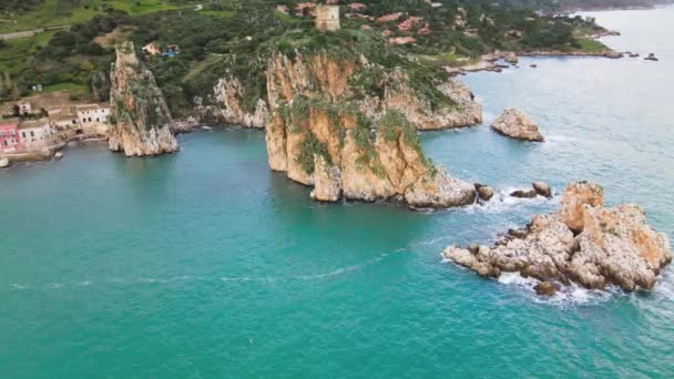 Faraglioni Scopello Στη Σικελία Ιταλία Βράχοι Πάνω Από Θάλασσα Εναέρια — Αρχείο Βίντεο