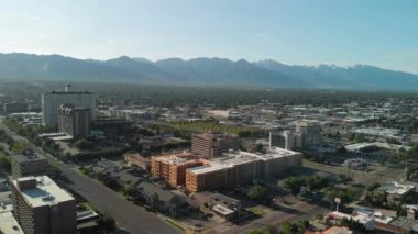Utah, ABD 'de bir yaz öğleden sonra Salt Lake City' nin havadan panoramik şehir manzarası