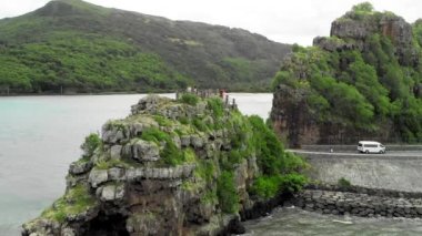 Maconde bakış açısı, Mauritius. Yüzbaşı Matthew Flinders 'ın anıtı. Mauritius Adaları 'na alışılmadık bir yol..