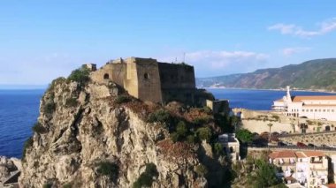 Tropea, Calabria kıyı şeridi. Yaz mevsiminde hava manzarası.