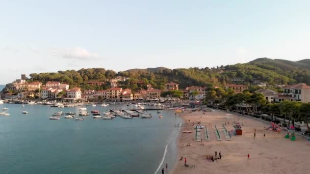 Litoral Marina Campo Elba Island Vista Aérea Costa Italiana Temporada — Vídeo de Stock