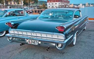 OSLO, NORway - 7 Haziran 2010 'da Oslo Doğal Müzesi' nde tarihi bir araba. Norveç Kültür Tarihi Müzesi Güney Norveç 'in tarihini ve yaşamını gösteriyor