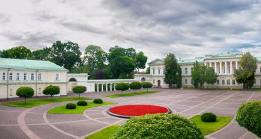Litvanya, Vilnius 'un tarihi başkanlık sarayı. Bulutlu bir günde panoramik görünüm