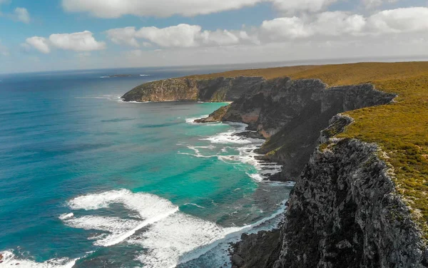 Güzel Kıyı Şeridi Okyanus Boyunca Havadan Görünümü — Stok fotoğraf