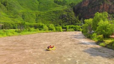 Colorado nehri ve kanyon boyunca rafting, İHA 'dan hava manzarası