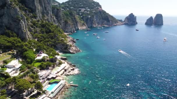 Faraglioni Capri Litoral Marina Piccola Vista Aérea Itália — Vídeo de Stock
