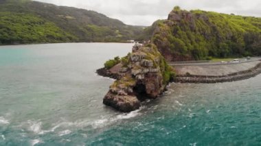 Mauritius 'taki popüler araba durdurma noktası Kaptan Matthew Flinders Anıtı, insansız hava aracı manzaralı..