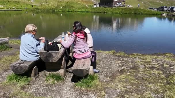 Happy Family Picknicking Beautiful Mountain Lake — Stock Video