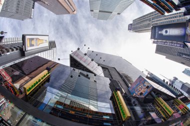 2 Mart 2012 'de New York' ta dev gökdelenler şehrin sokaklarına hakim oldu. New York, Hong Kong 'dan sonra dünyanın en çok gökdelene sahip ikinci şehridir.