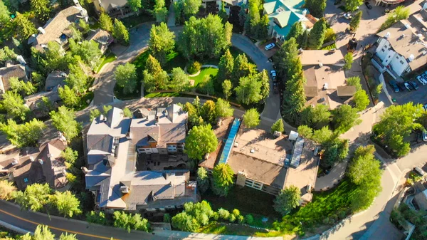 Yaz mevsiminde Vail kasabasının yukarıdan görünüşü, Colorado.
