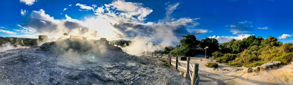 Puia Pohutu Gayzer Bahar Panoramik Manzarası Yeni Zelanda — Stok fotoğraf