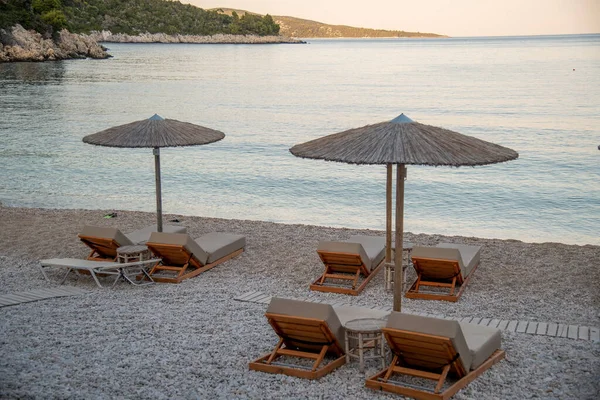 Sunset Beach View Straw Umbrellas Shoreline — 스톡 사진