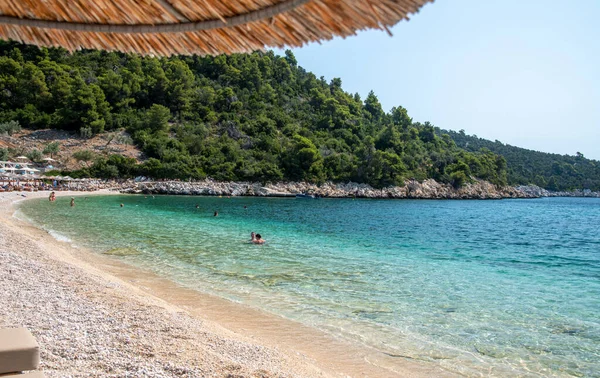 Alonissos Griechenland Juli 2022 Touristen Genießen Den Strand Von Leftos — Stockfoto