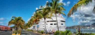 Royal Caribbean yolcu gemisi 12 Şubat 2010 'da Miami limanına yanaştı. Royal Caribbean dünyanın en büyük ikinci yolcu gemisi operatörü..