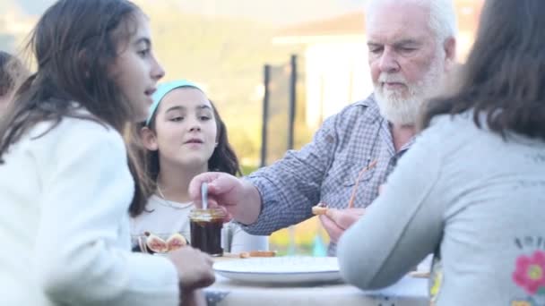 Man Eating Deliciuos Fig Jelly Bread Outdoor Sharing His Grandchildren — Wideo stockowe