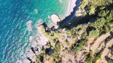 İtalya 'nın yaz mevsiminde güzel Amalfi Sahili' nin muhteşem hava manzarası. Drone bakış açısı.