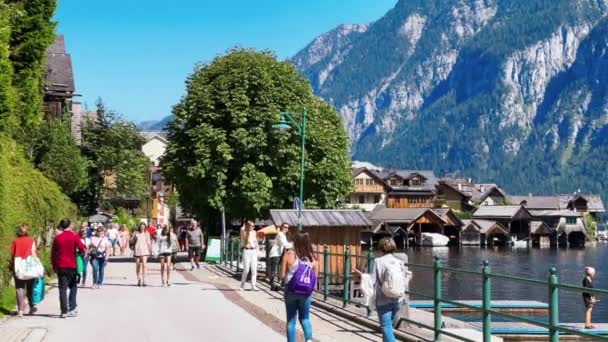 Hallstatt Austria September 2021 Tourists Enjoy Town Streets Beautiful Summer — Stock Video