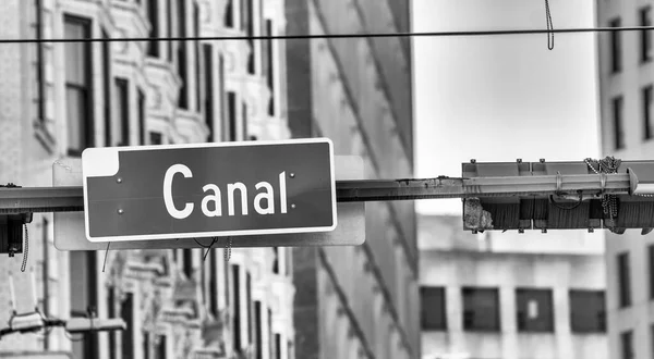 Πινακίδα Canal Street Χάντρες Στη Νέα Ορλεάνη Μετά Mardi Gras — Φωτογραφία Αρχείου