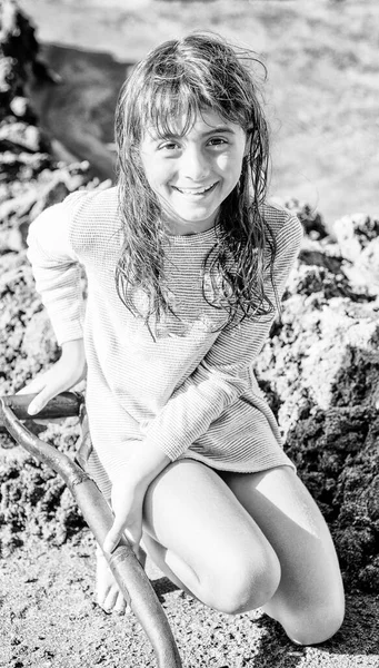 Young Girl Building Sand Spa Hot Water Beach Coromandel Peninsula — ストック写真
