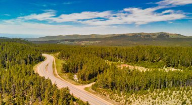 Wyoming 'deki Tensleep Reservoir Gölü' nün havadan görünüşü, yaz mevsimi..
