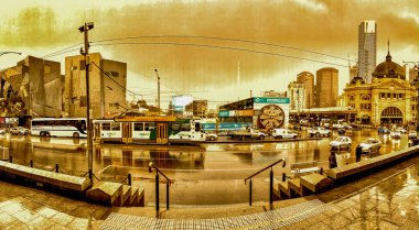 Melbourne, Avustralya - 6 Eylül 2018: Melbourne 'un Yarra Nehri boyunca gökyüzü manzarası.